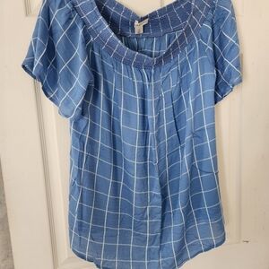 Women's NWT off-the-shoulder summer top.